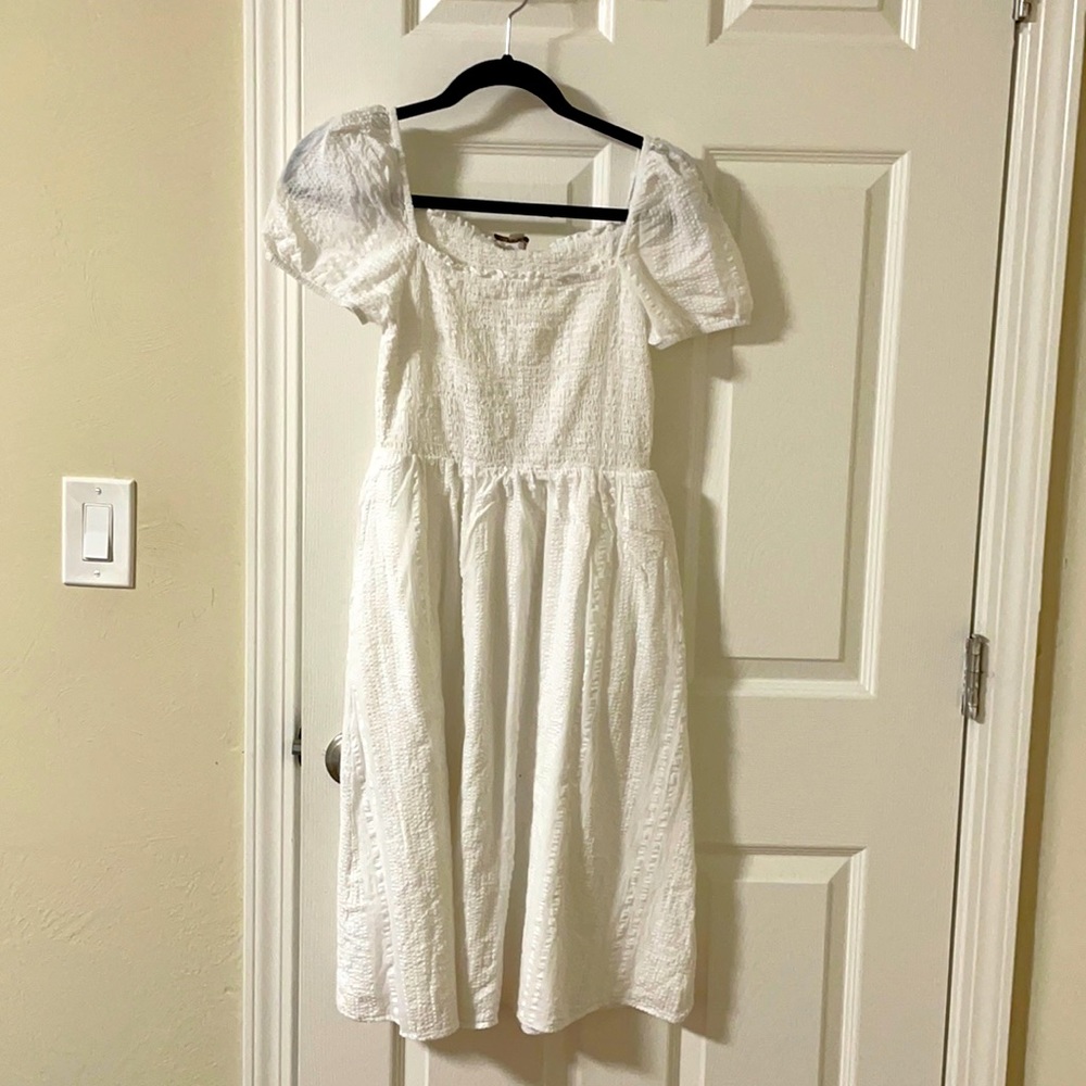 LOFT SMOCKED PUFF SLEEVE MIDI DRESS